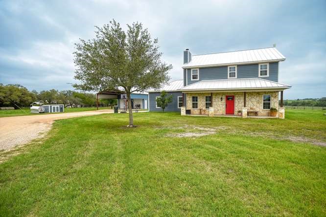 1345 E Old Hallettsville Road Property Photo 3