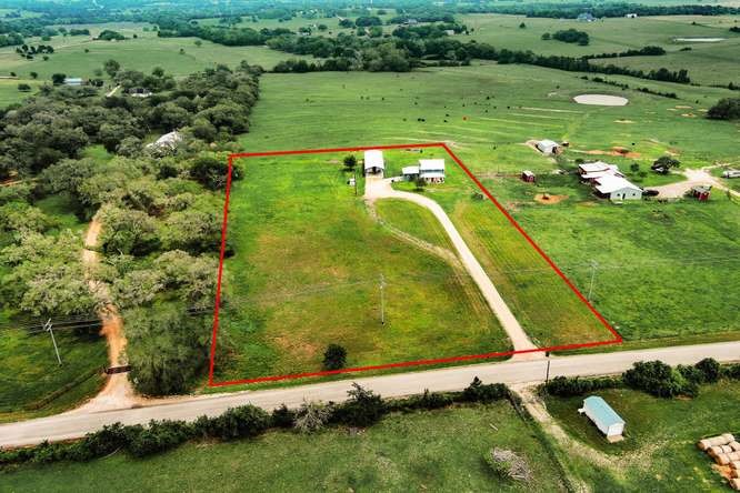 1345 E Old Hallettsville Road Property Photo 5
