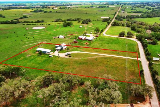 1345 E Old Hallettsville Road Property Photo 6