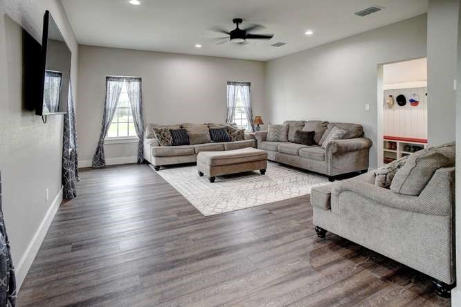 1345 E Old Hallettsville Road Property Photo 8