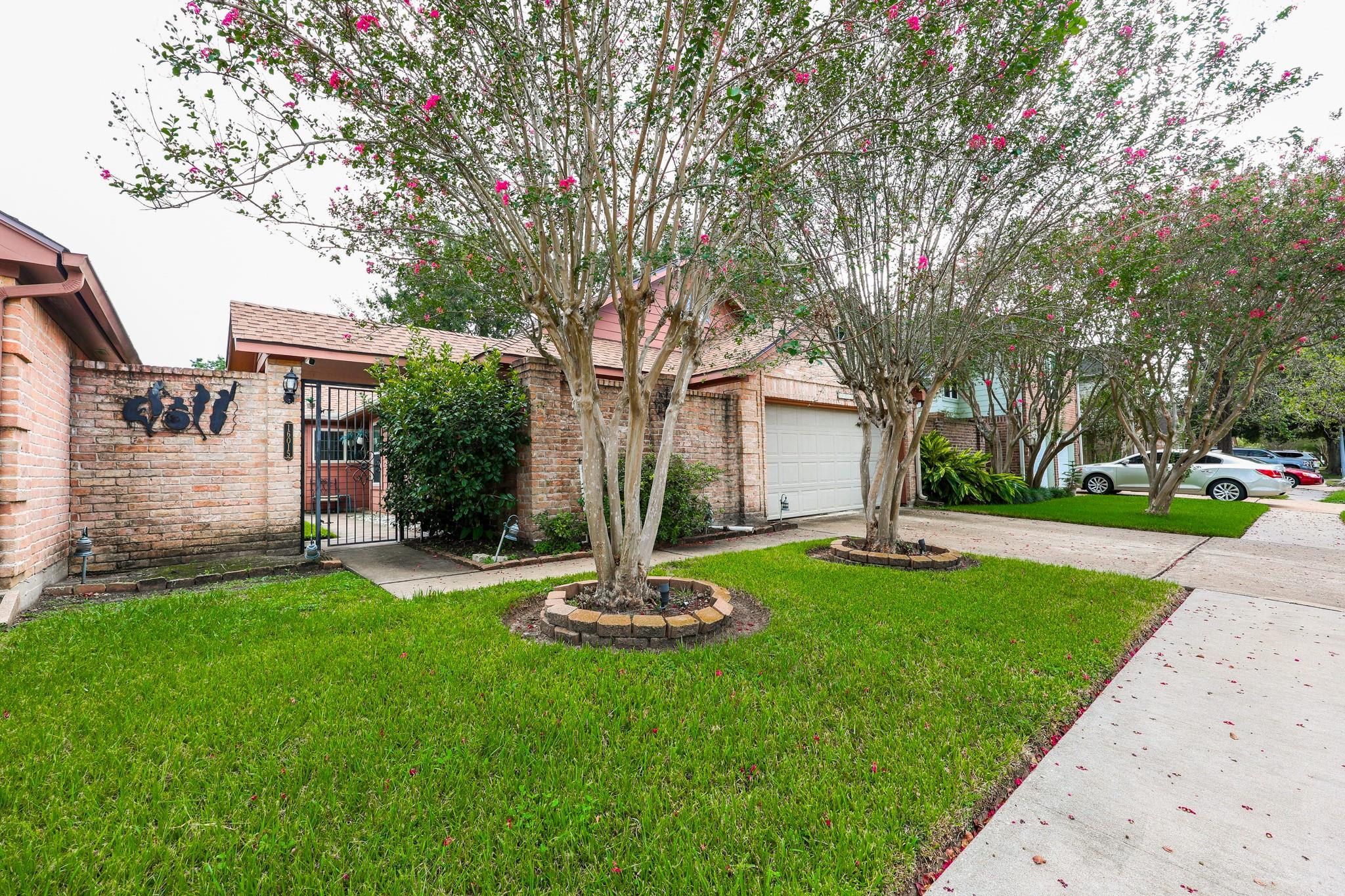 16015 Hidden Acres Drive Property Photo 2