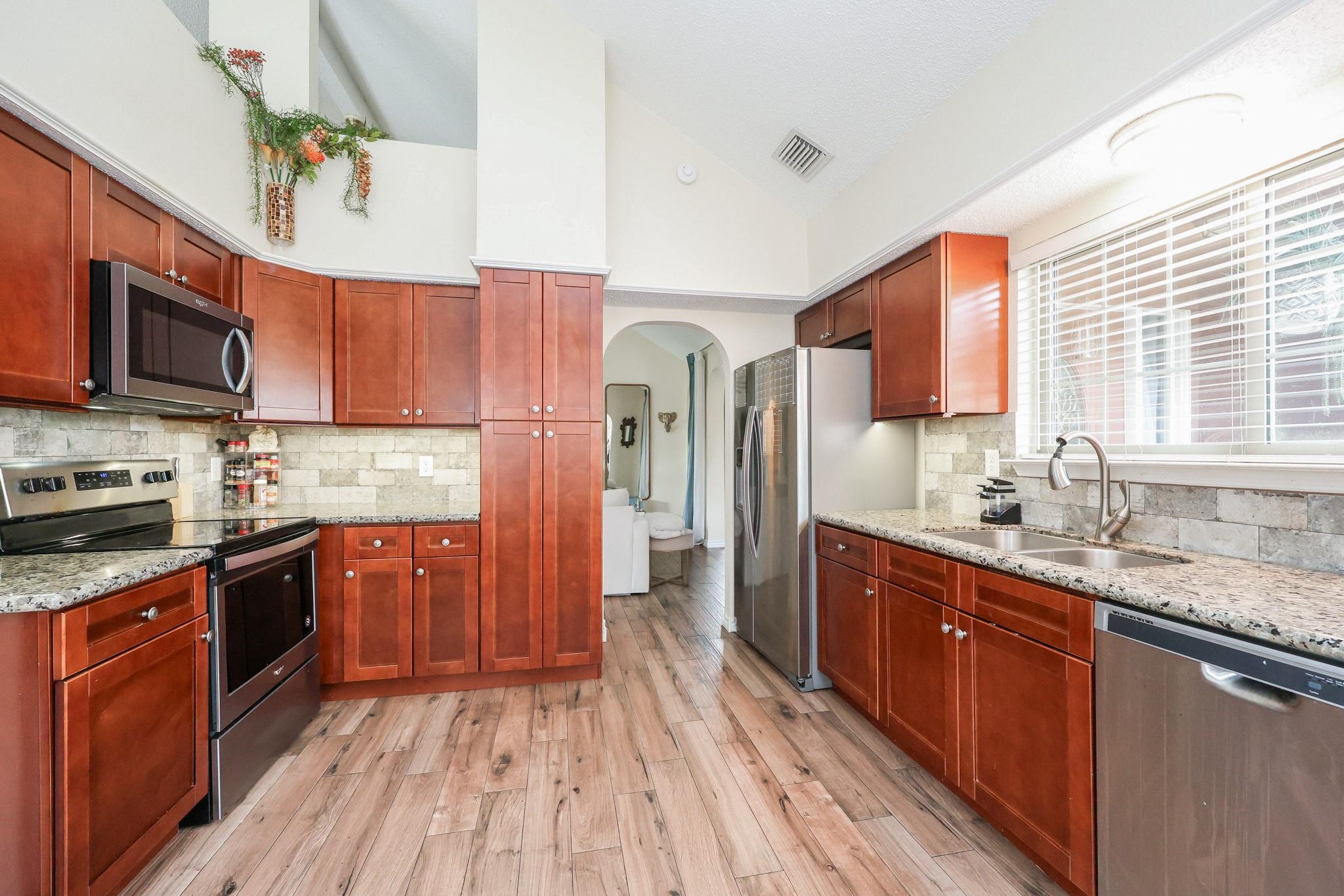 16015 Hidden Acres Drive Property Photo 8