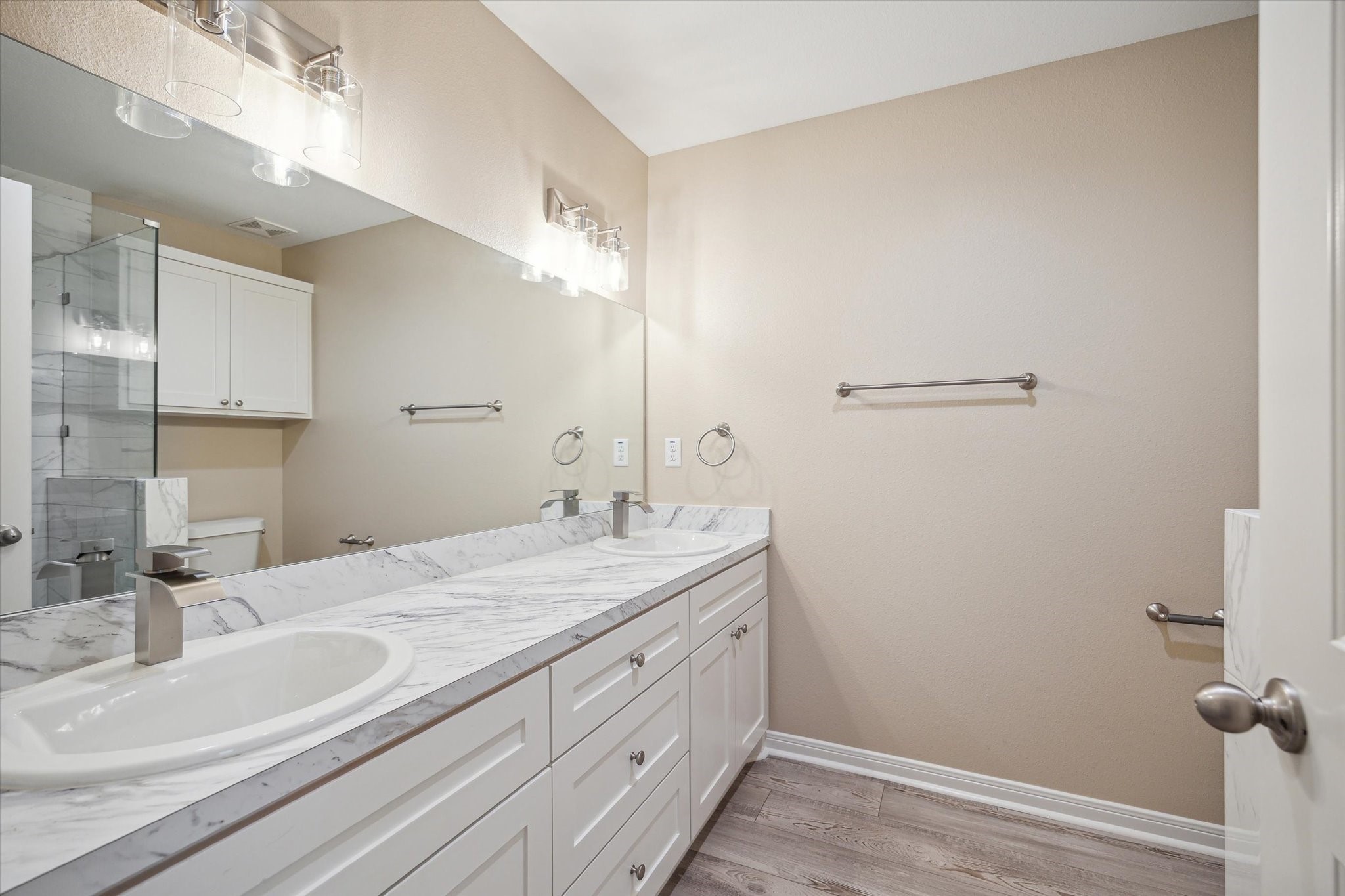 4834 Pine Avenue A Property Photo 14
