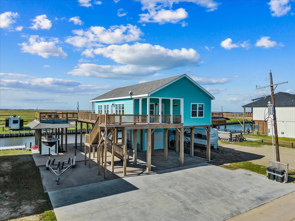 1231 N Stingaree Drive, Crystal Beach Tx 77650 Property Photo 1