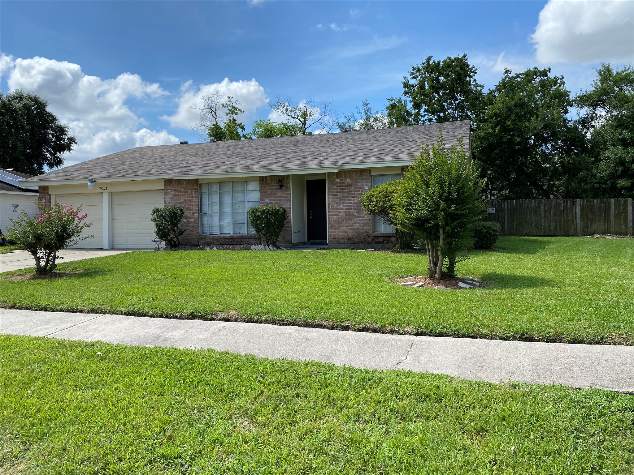 7547 Winkle Wood Lane Property Photo 1