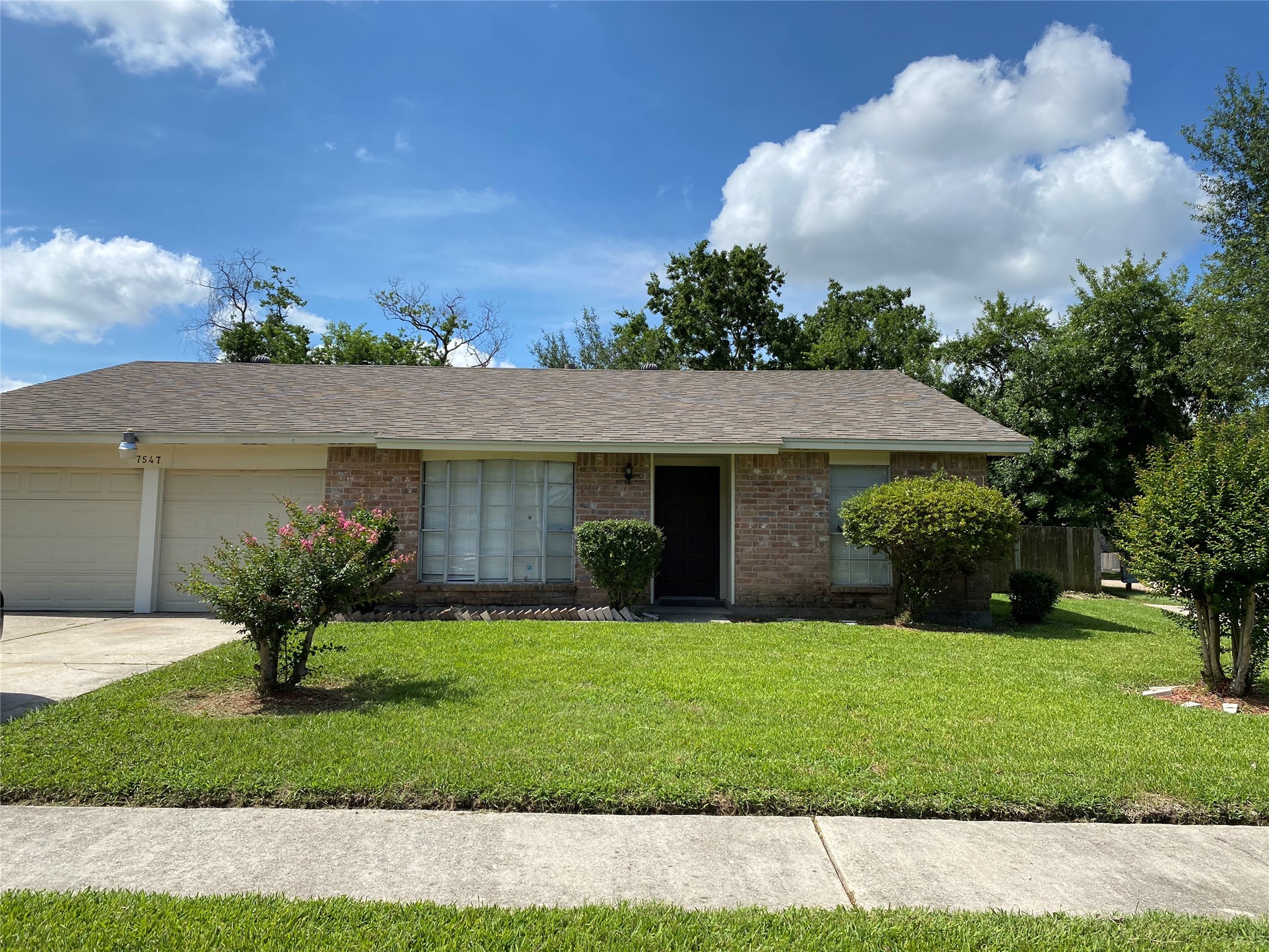 7547 Winkle Wood Lane Property Photo 3