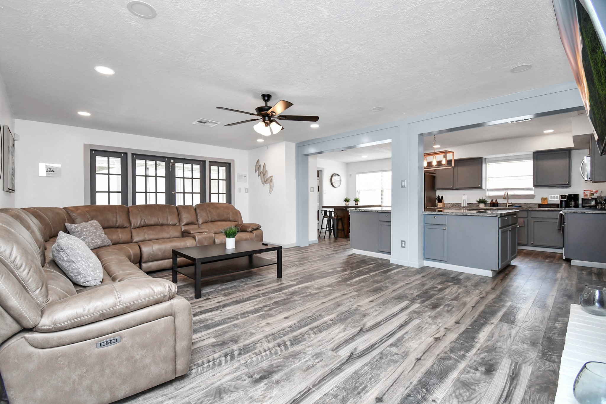15711 Creekhaven Drive Property Photo 1