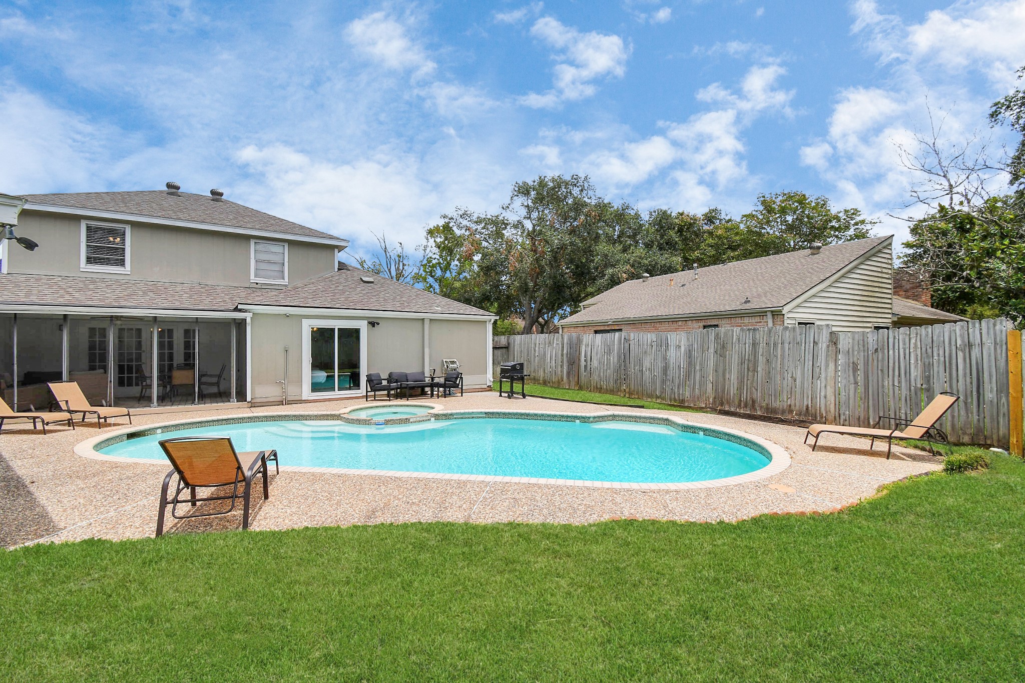 15711 Creekhaven Drive Property Photo 5