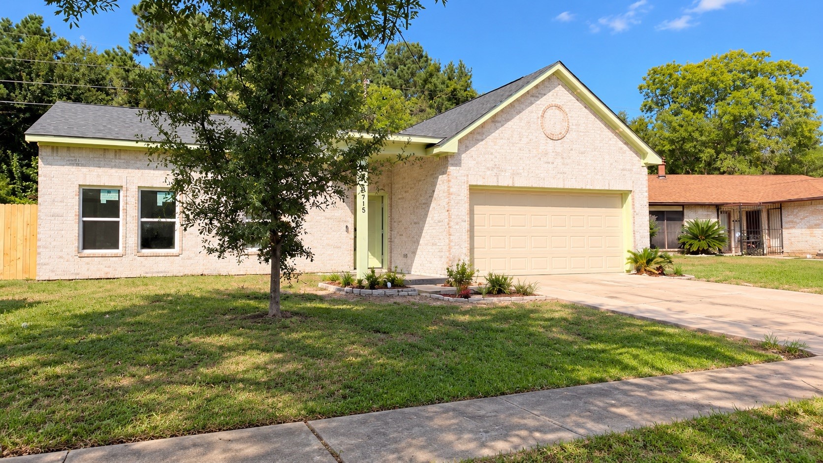 8715 Victoria Forest Drive Property Photo 3