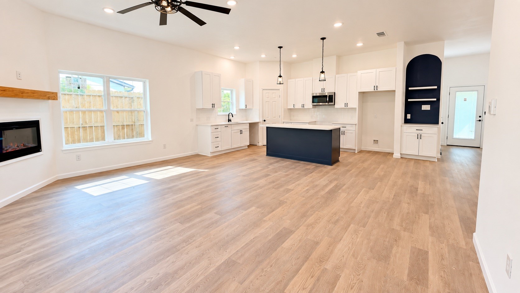8715 Victoria Forest Drive Property Photo 8