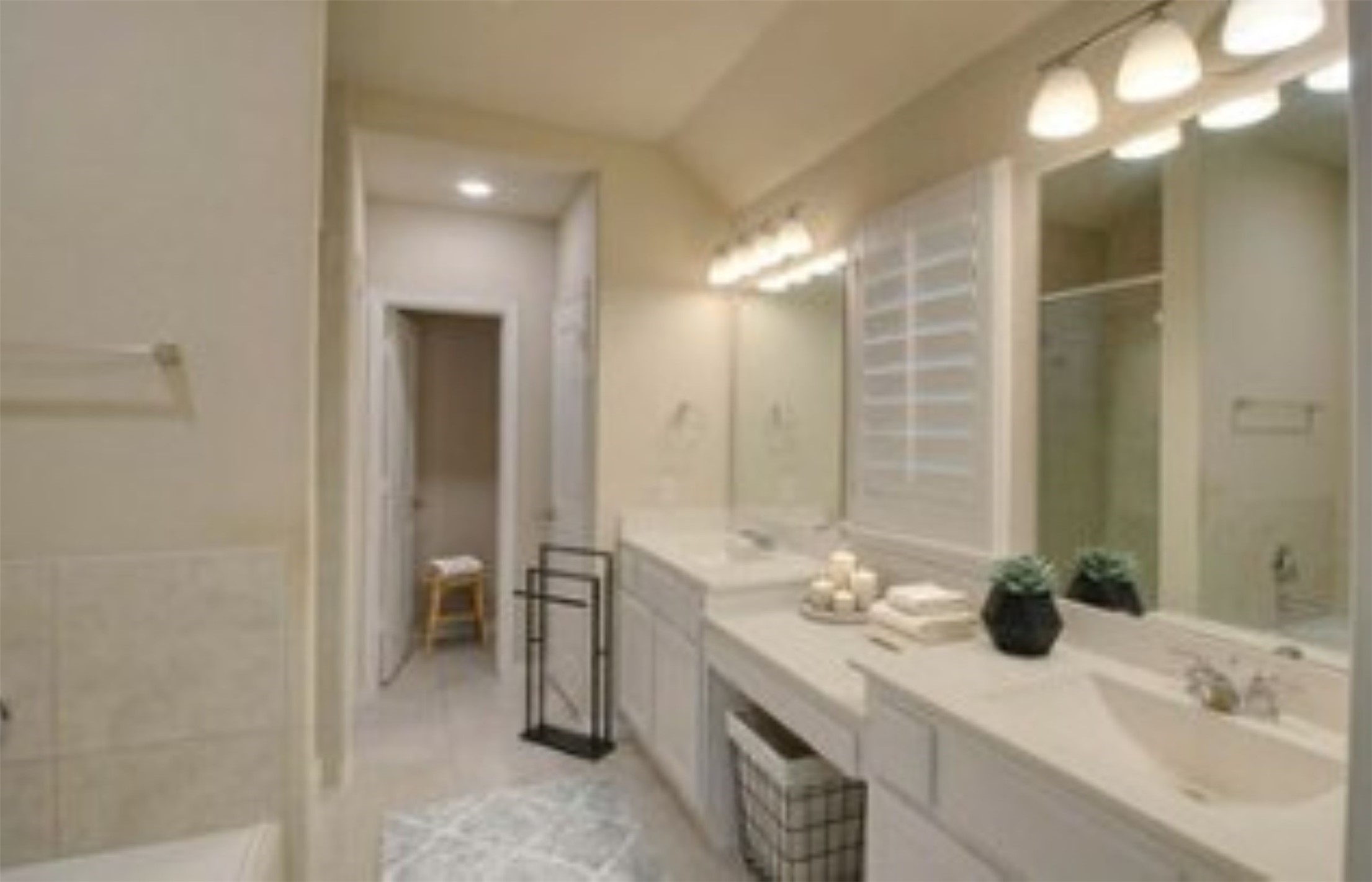 4309 Mesquite Terrace Drive Property Photo 9