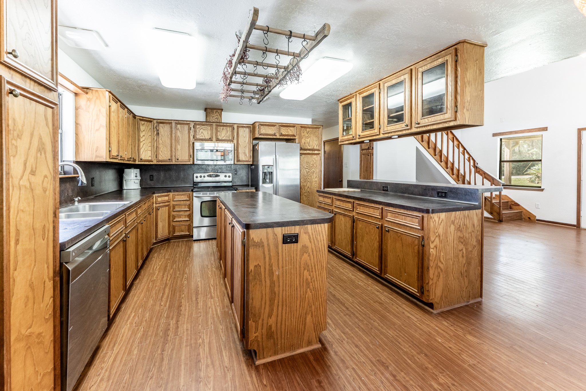 191 Timber Bay Drive Property Photo 8