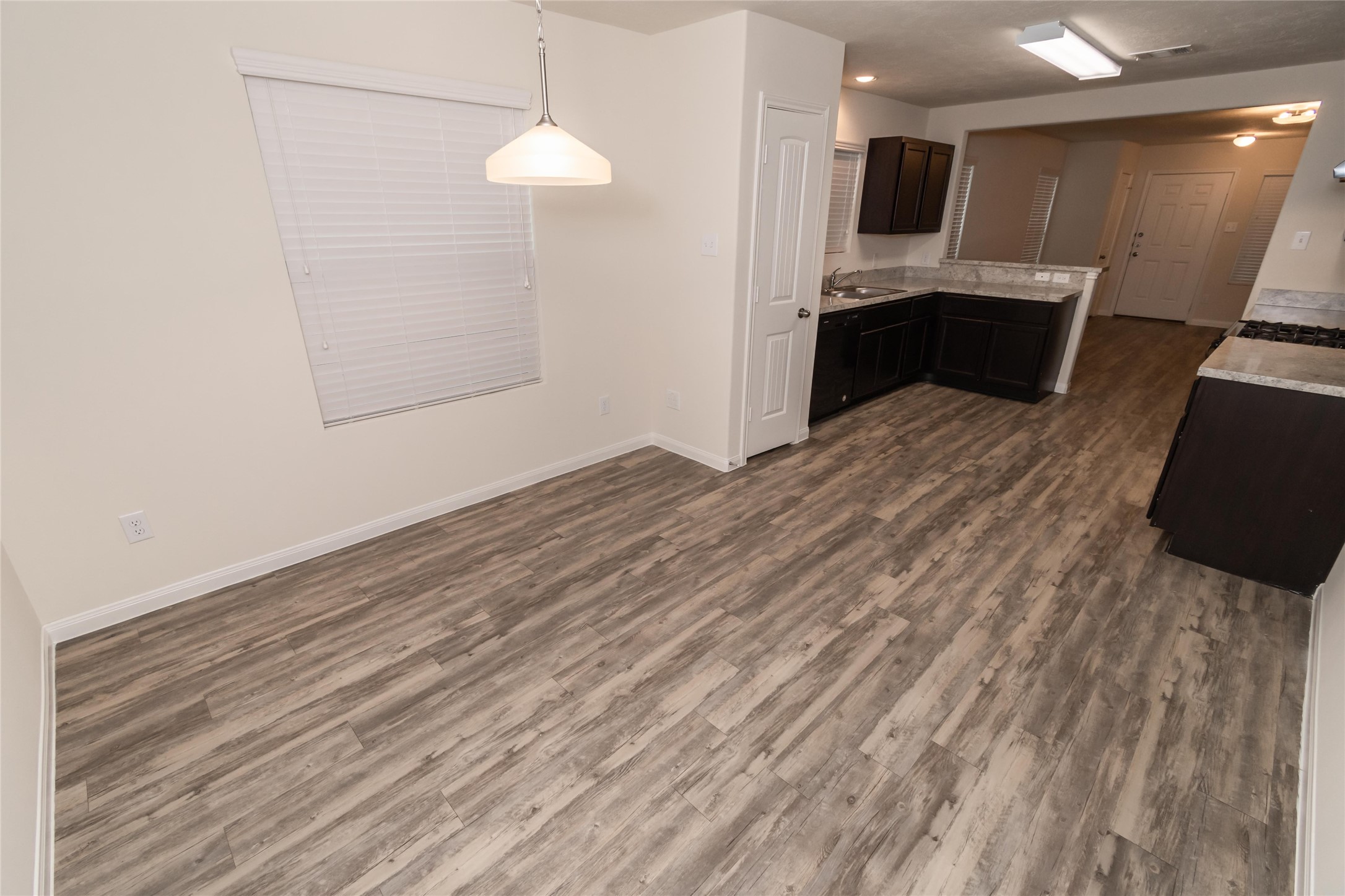 27 Laguna Bend Property Photo 5