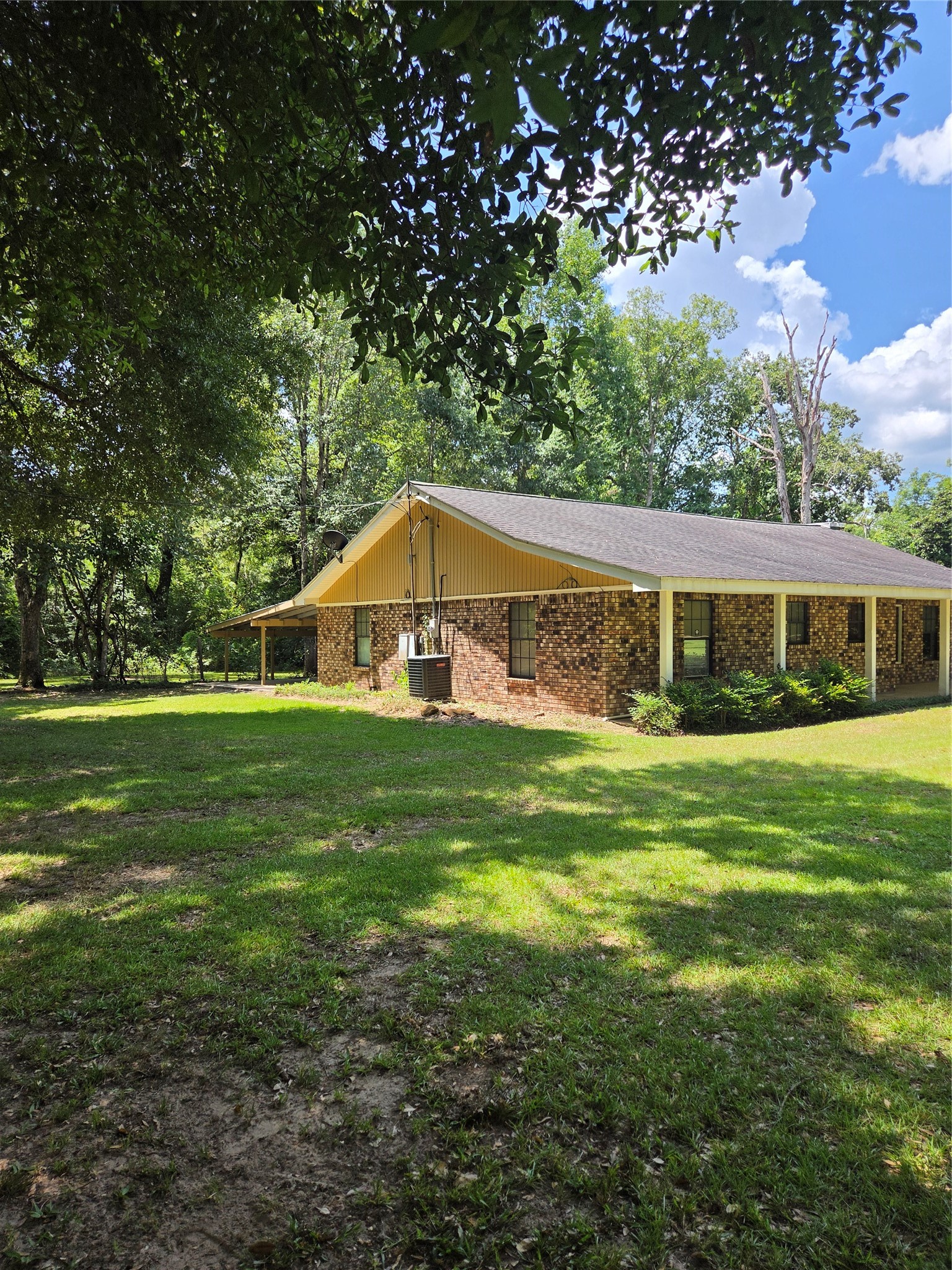22647 Kelly Drive Property Photo 5