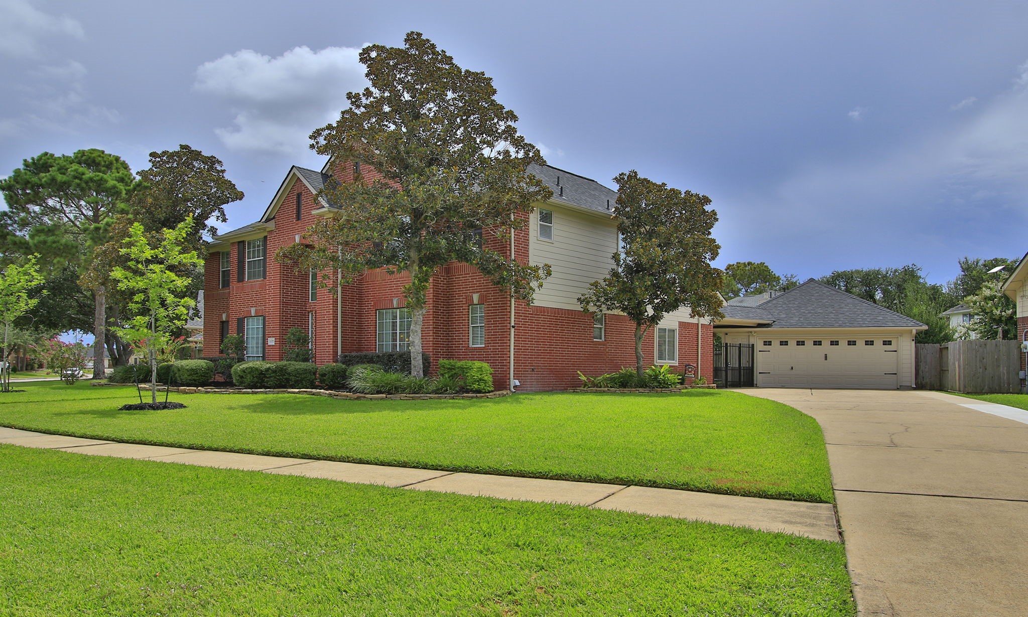 15727 Spring Trail Property Photo 3