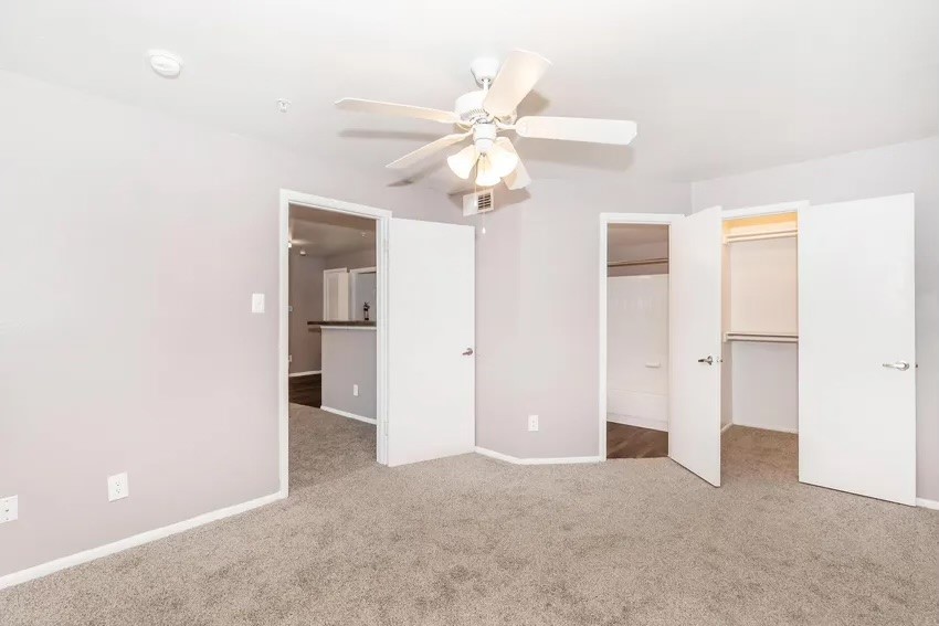 12151 N Interstate Hwy 35 C Property Photo 8