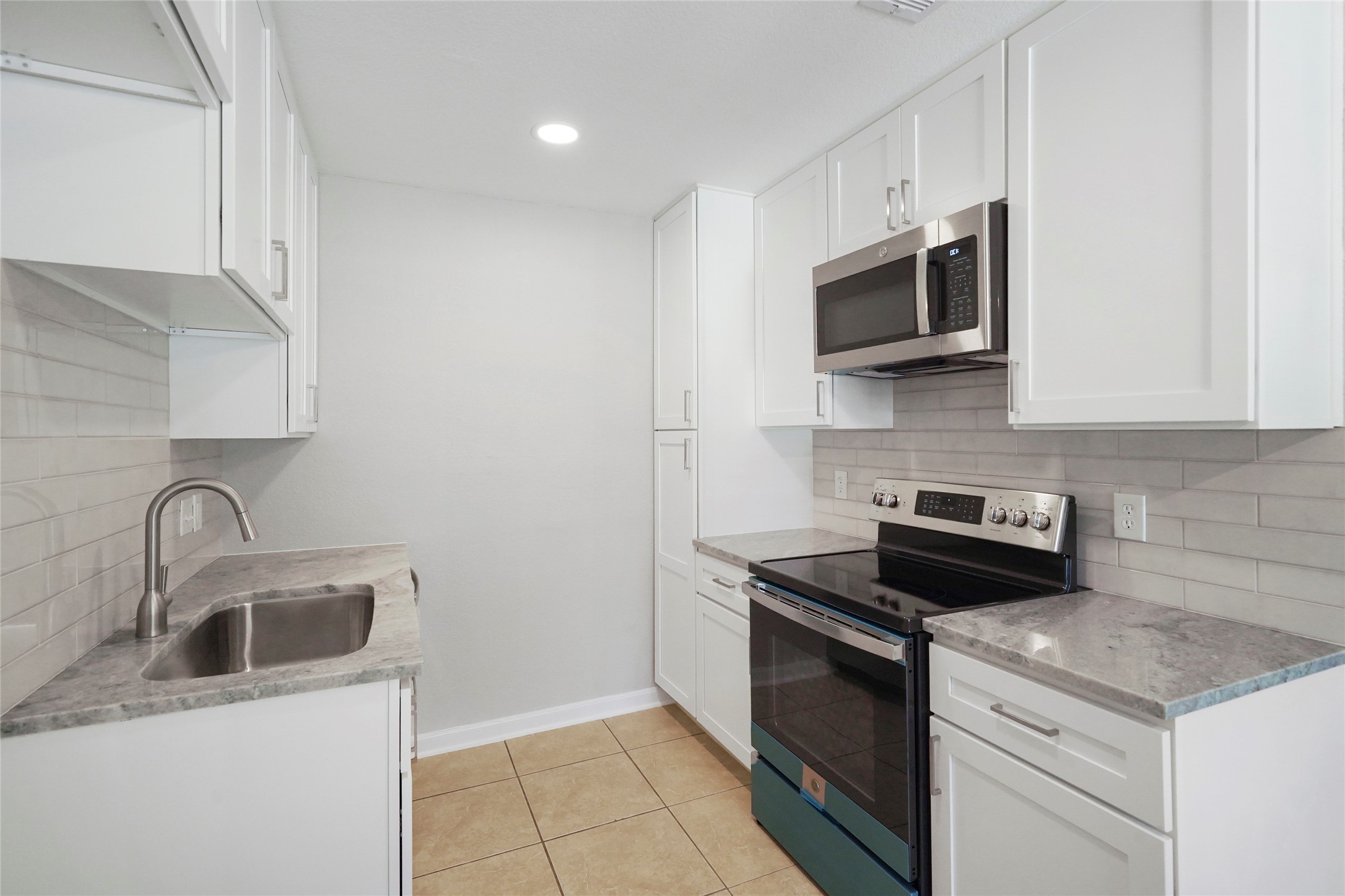 2526 Appian Way 4 Property Photo 6