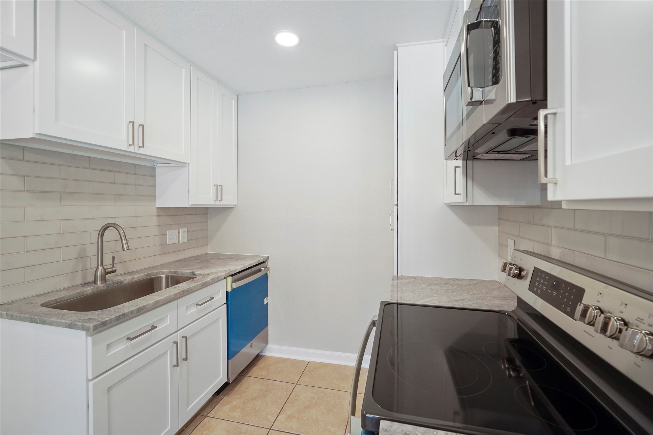 2526 Appian Way 4 Property Photo 8