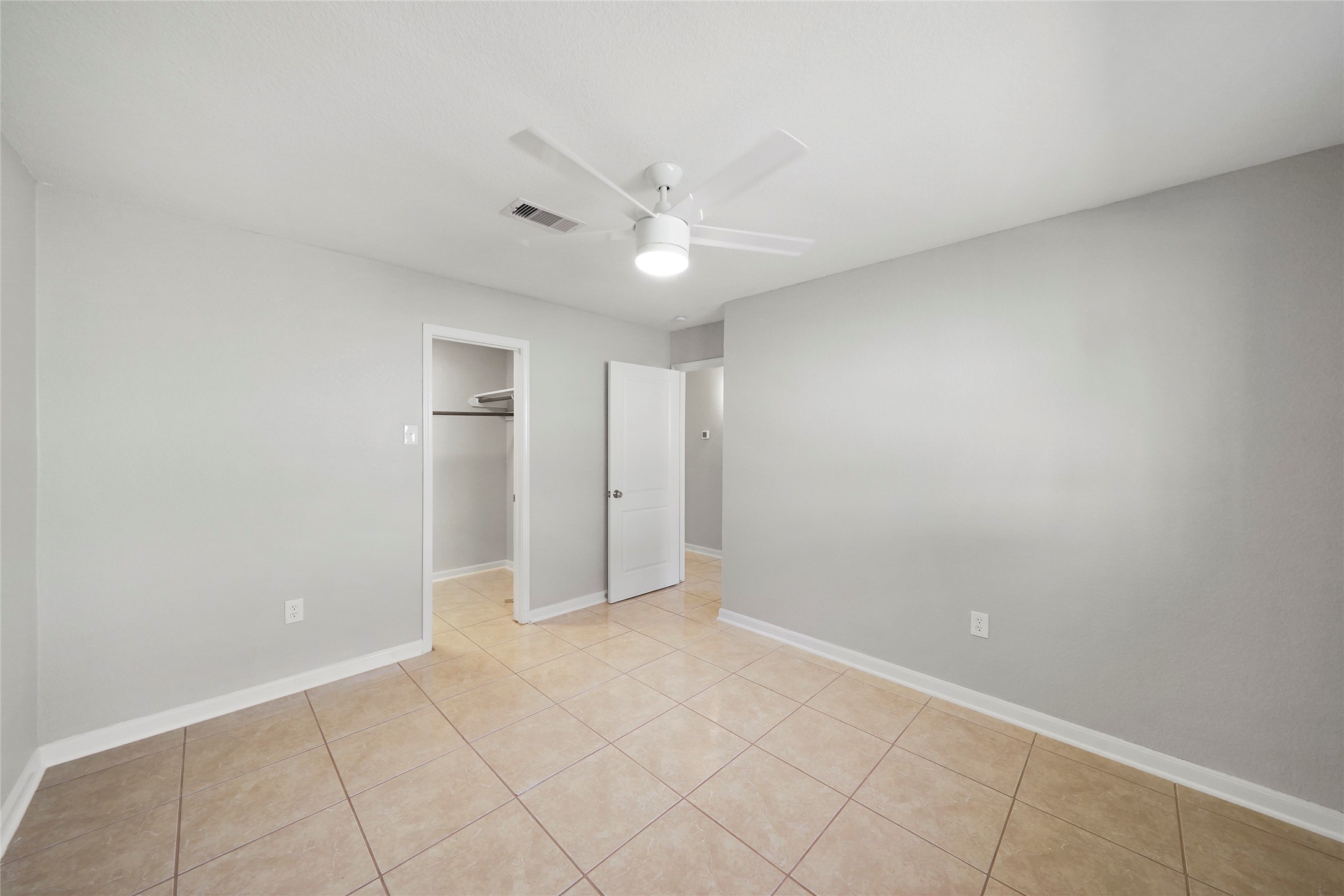 2526 Appian Way 4 Property Photo 12