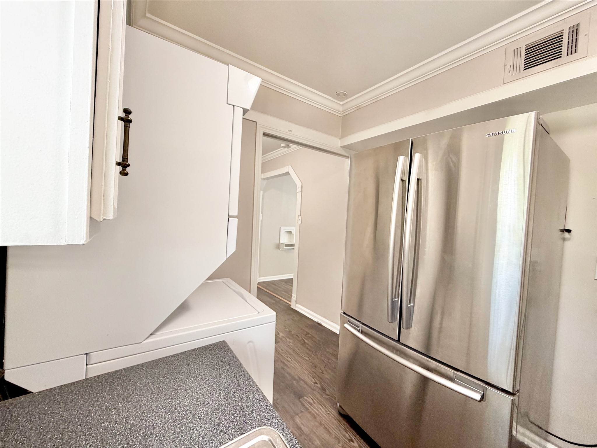 218 W 15th Street L Property Photo 8