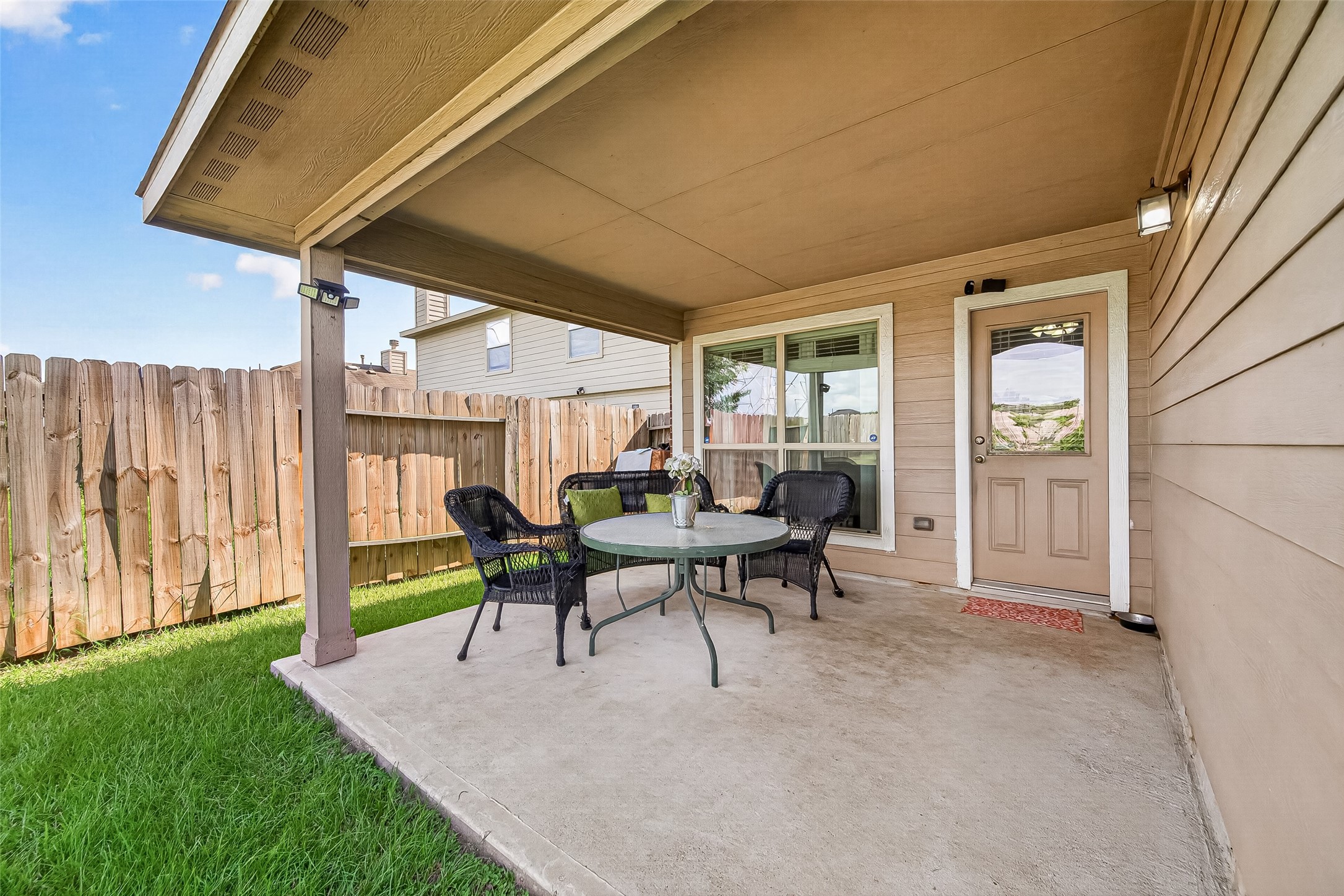 2534 Seahorse Bend Drive Property Photo 5