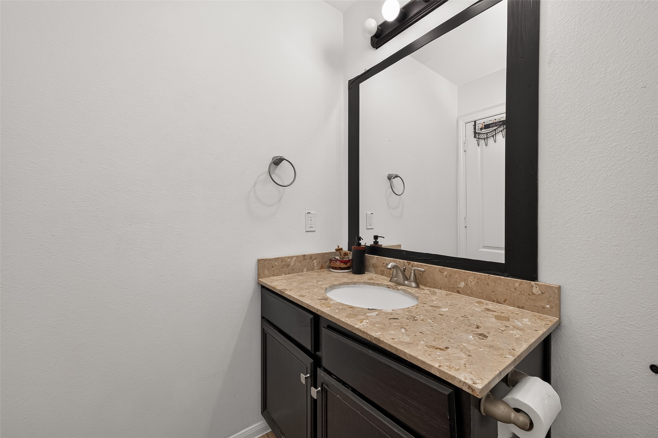 2534 Seahorse Bend Drive Property Photo 31