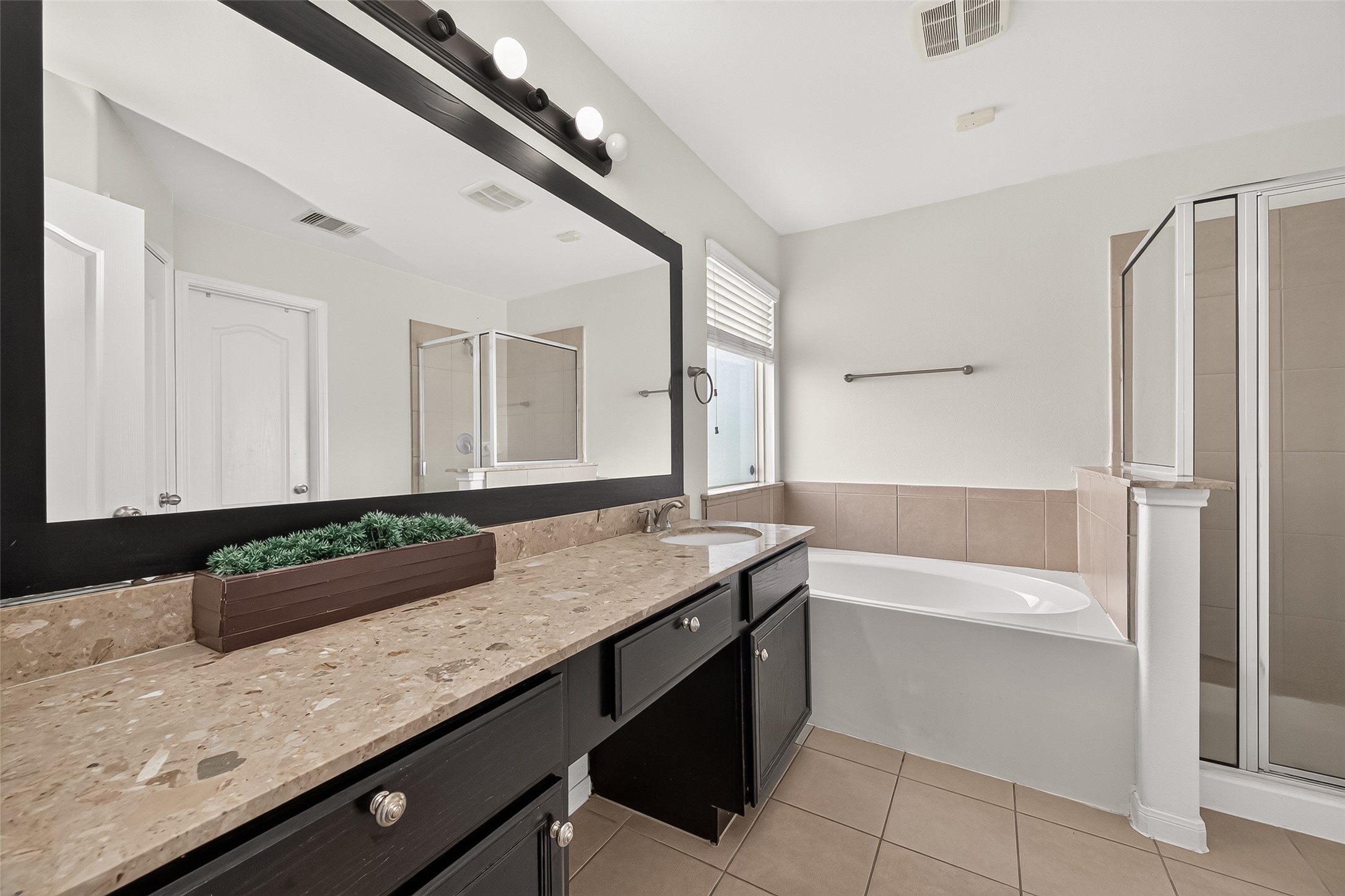 2534 Seahorse Bend Drive Property Photo 38