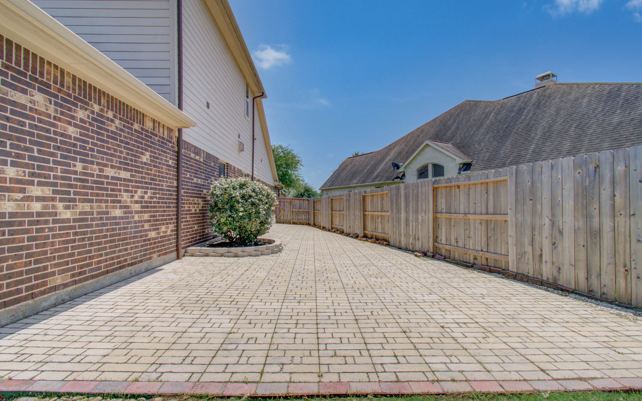 28666 Pleasant Forest Dr Property Photo 5