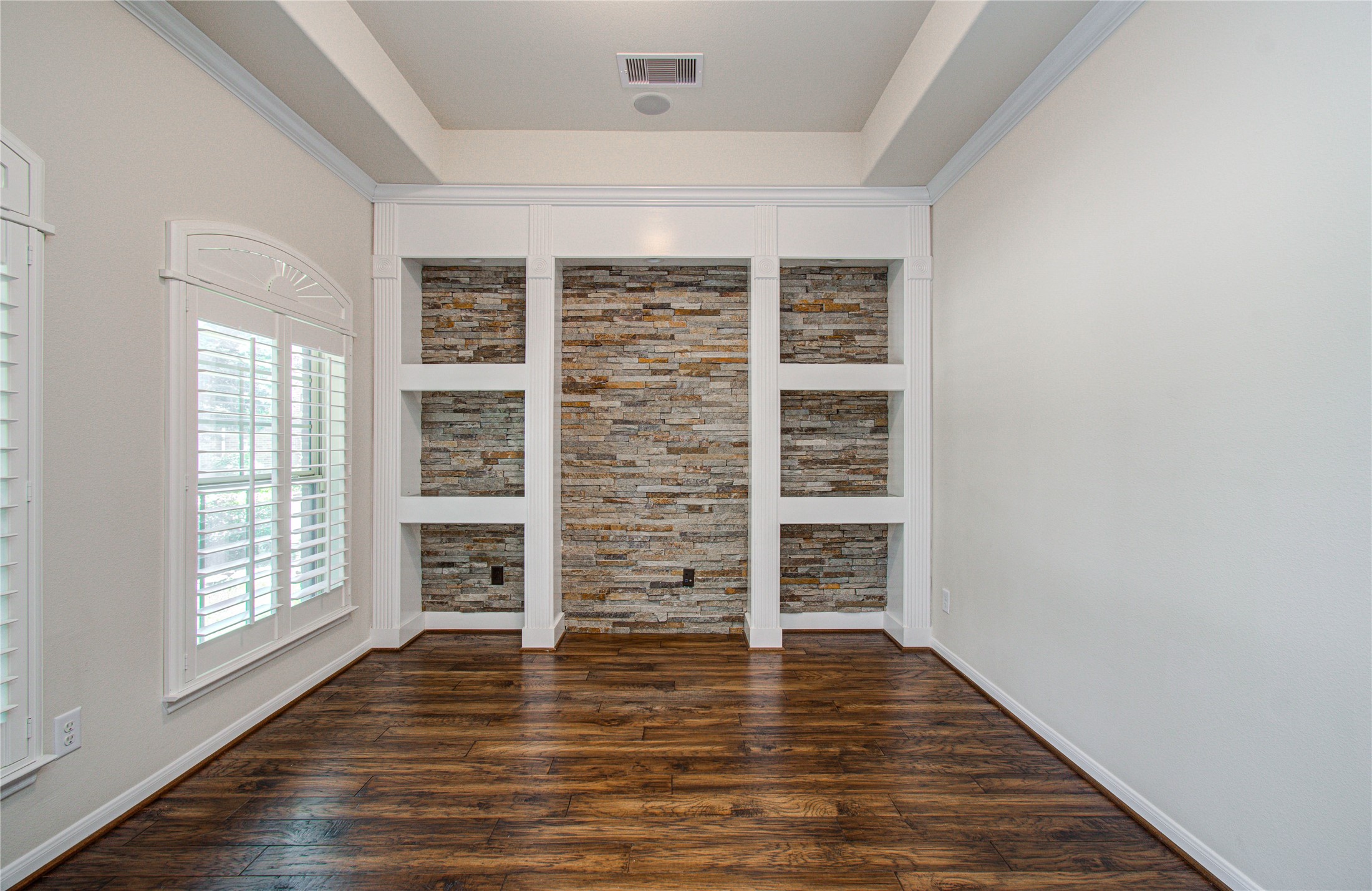 28666 Pleasant Forest Dr Property Photo 9