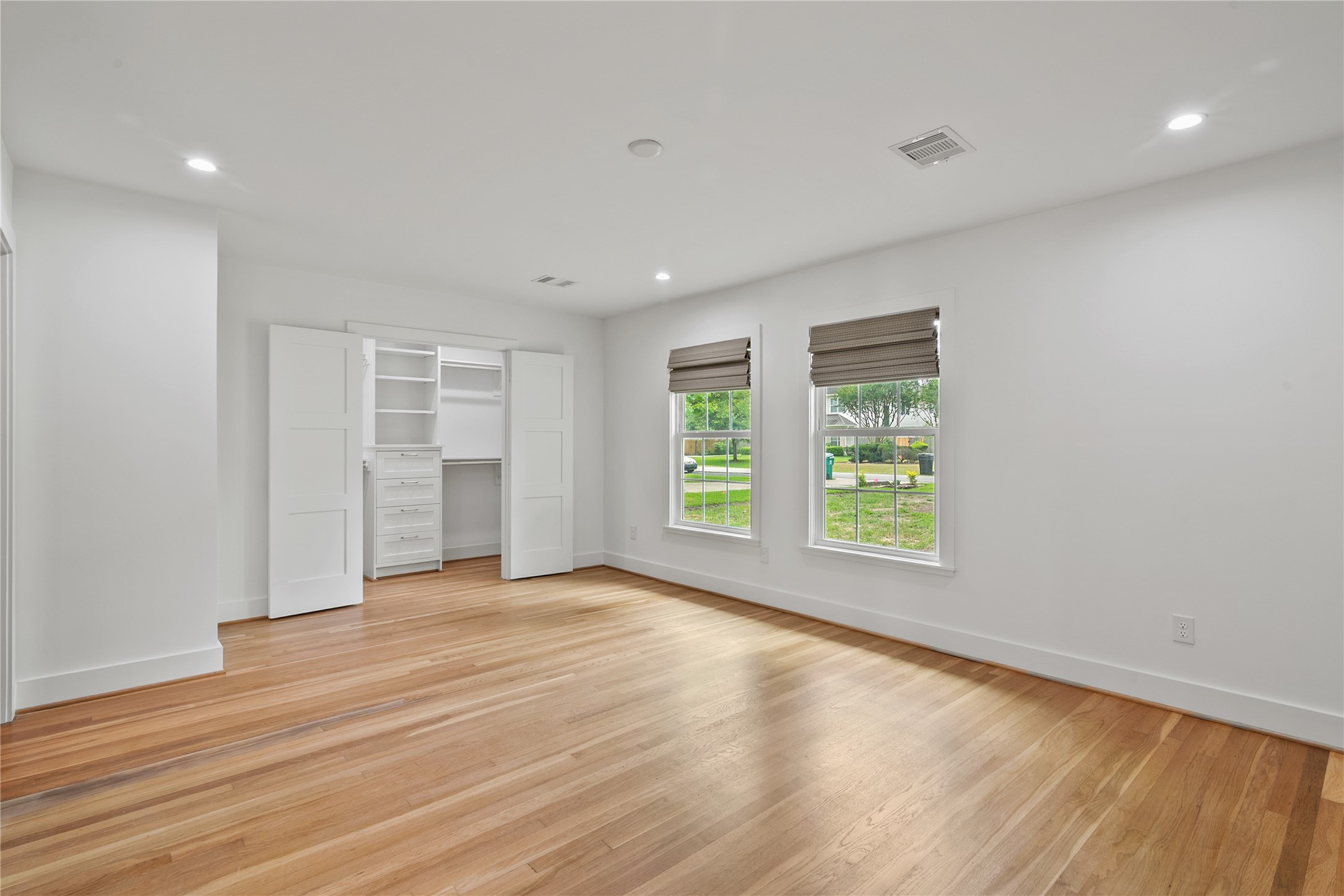 312 W 31st Street Property Photo 6