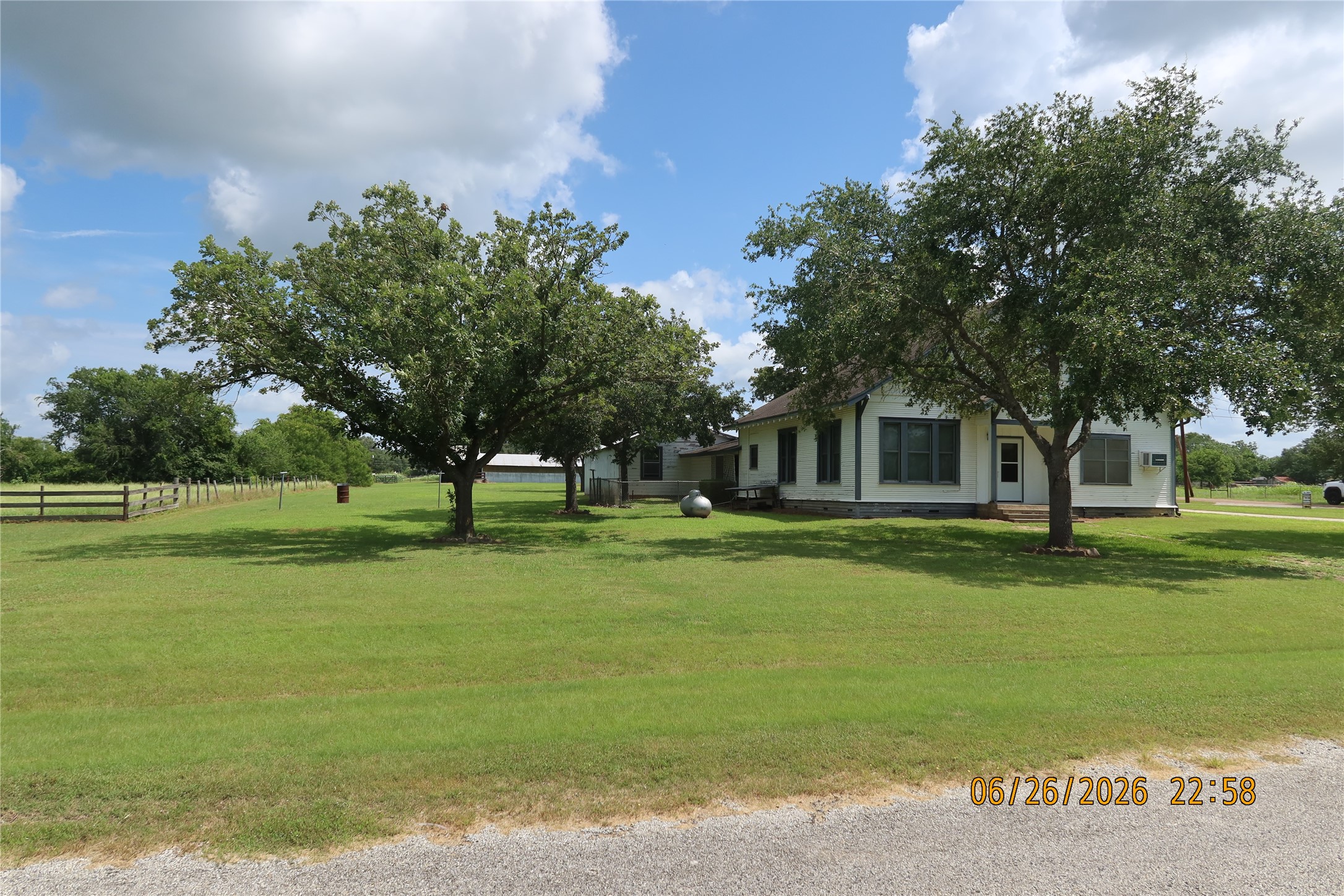 1413 N Main Street Property Photo 2
