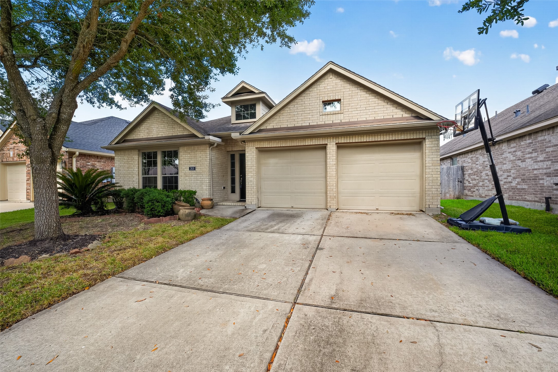 2808 Arbor Brook Lane Property Photo 4