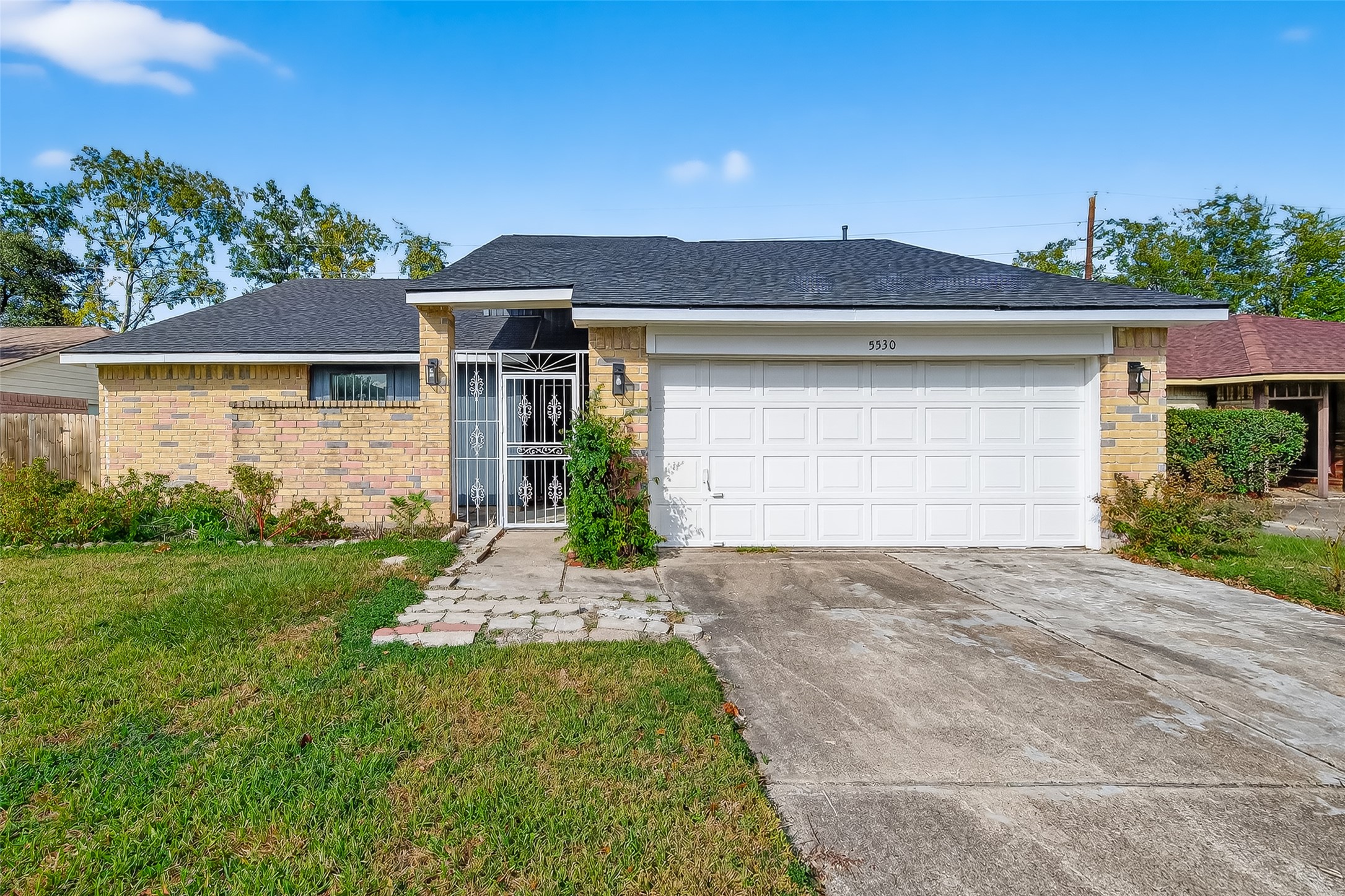 5530 Oak Falls Drive Property Photo 1