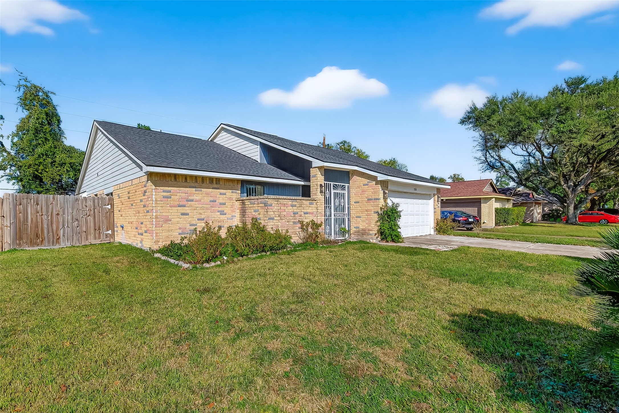 5530 Oak Falls Drive Property Photo 4