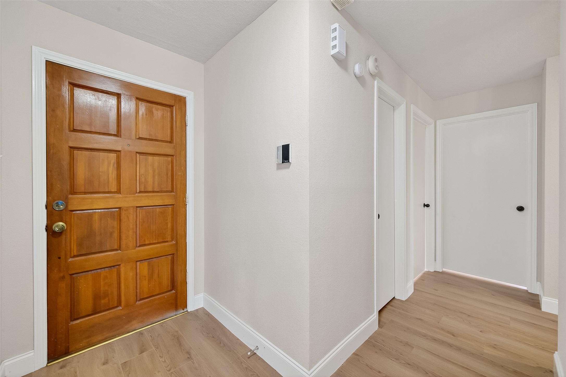 5530 Oak Falls Drive Property Photo 7
