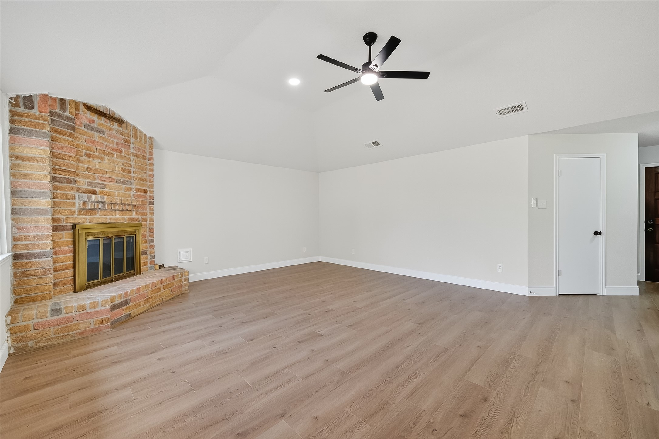 5530 Oak Falls Drive Property Photo 8