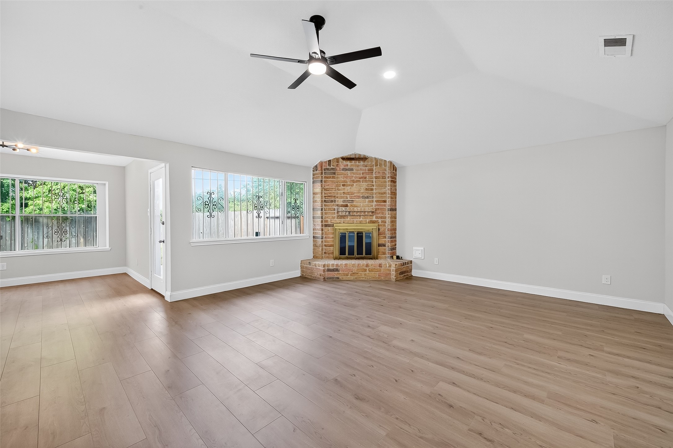 5530 Oak Falls Drive Property Photo 10