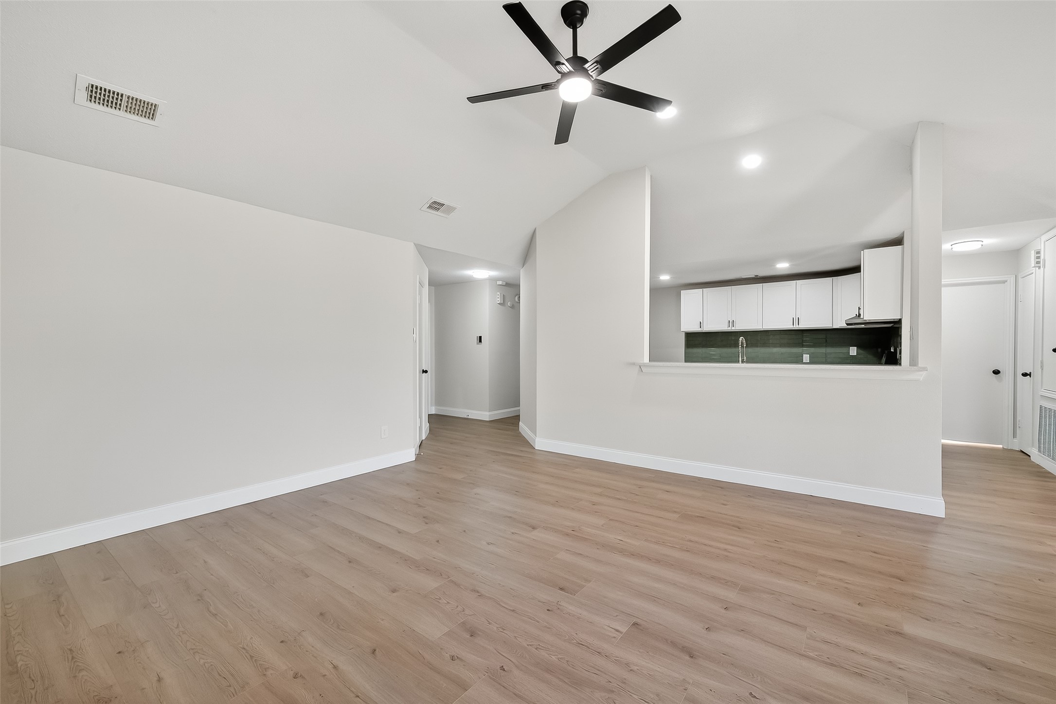 5530 Oak Falls Drive Property Photo 12