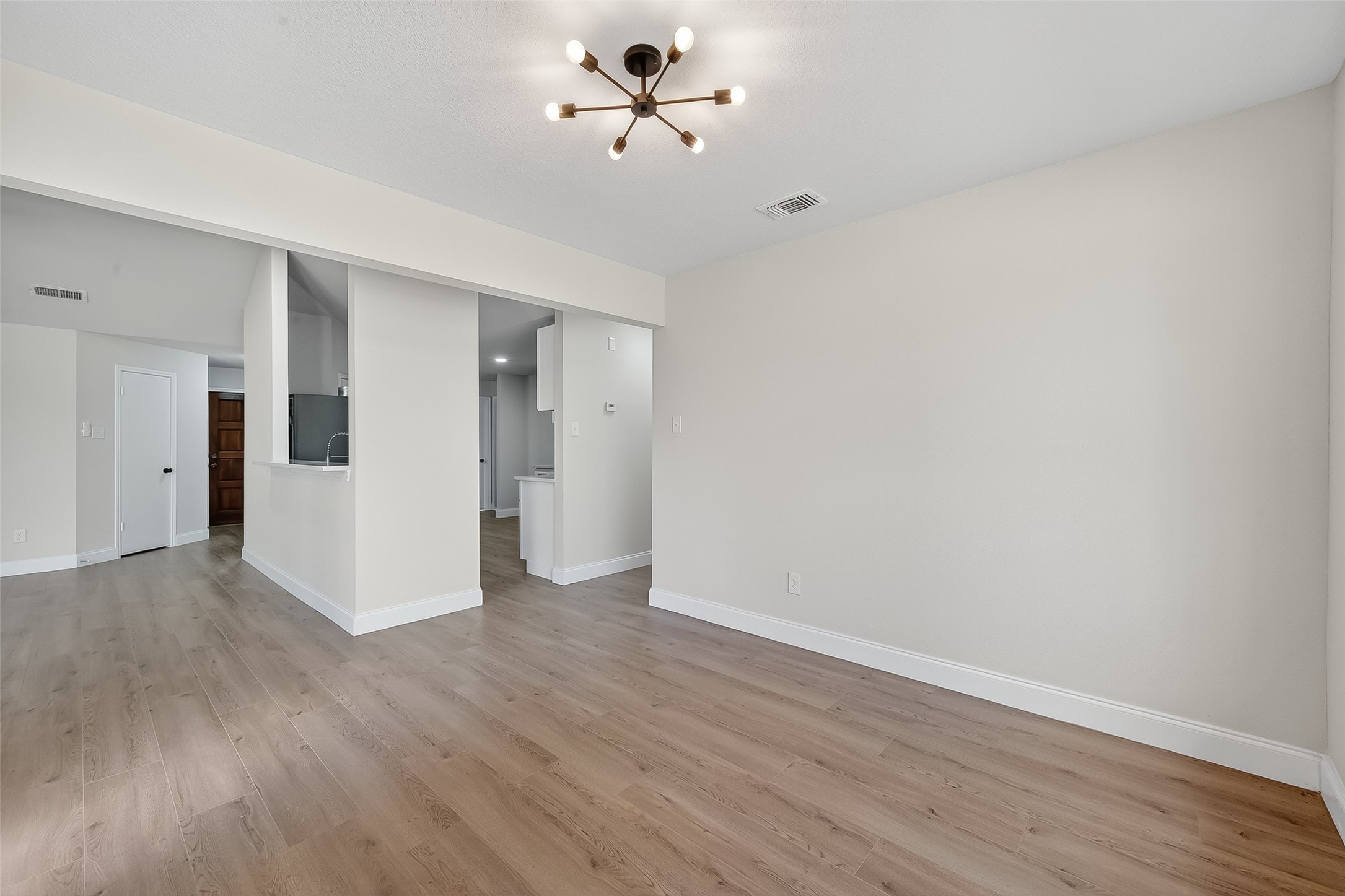 5530 Oak Falls Drive Property Photo 13