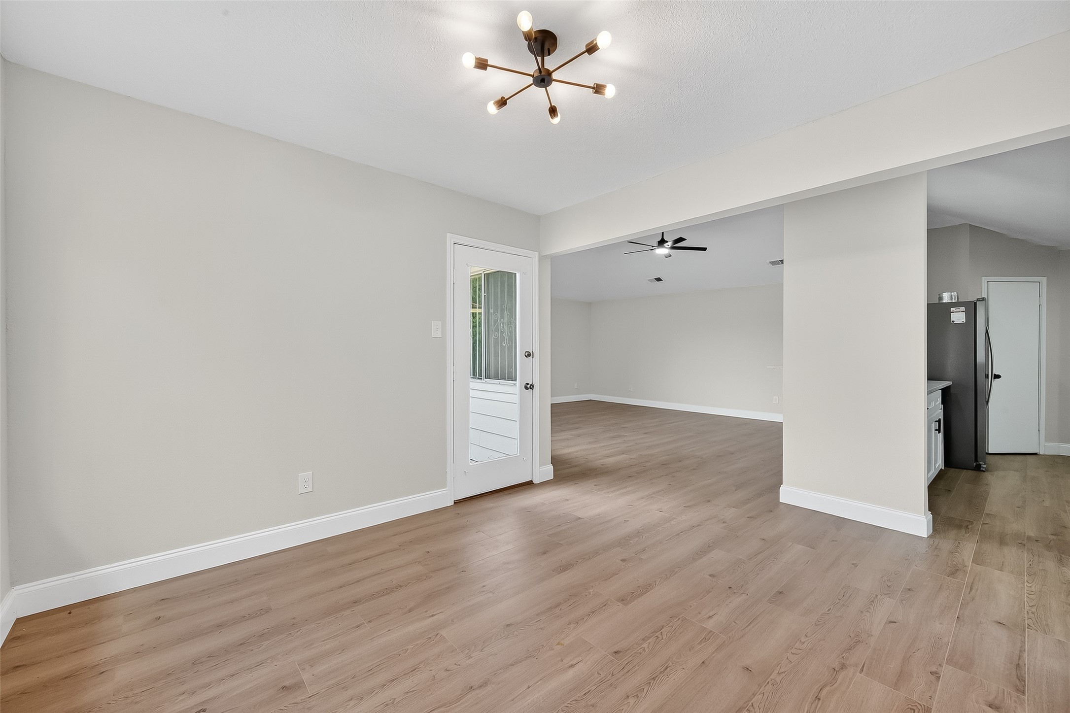 5530 Oak Falls Drive Property Photo 14