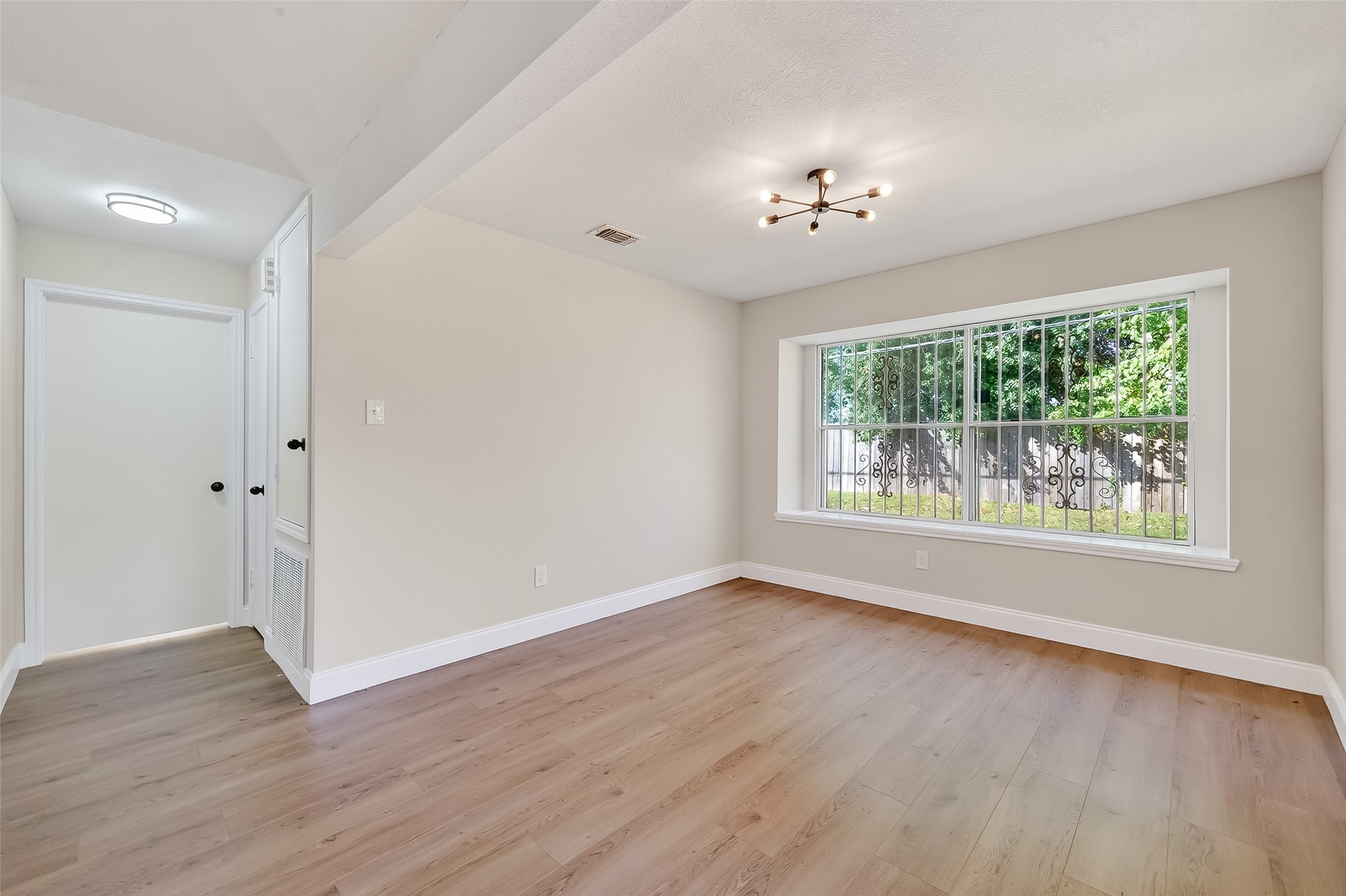 5530 Oak Falls Drive Property Photo 15