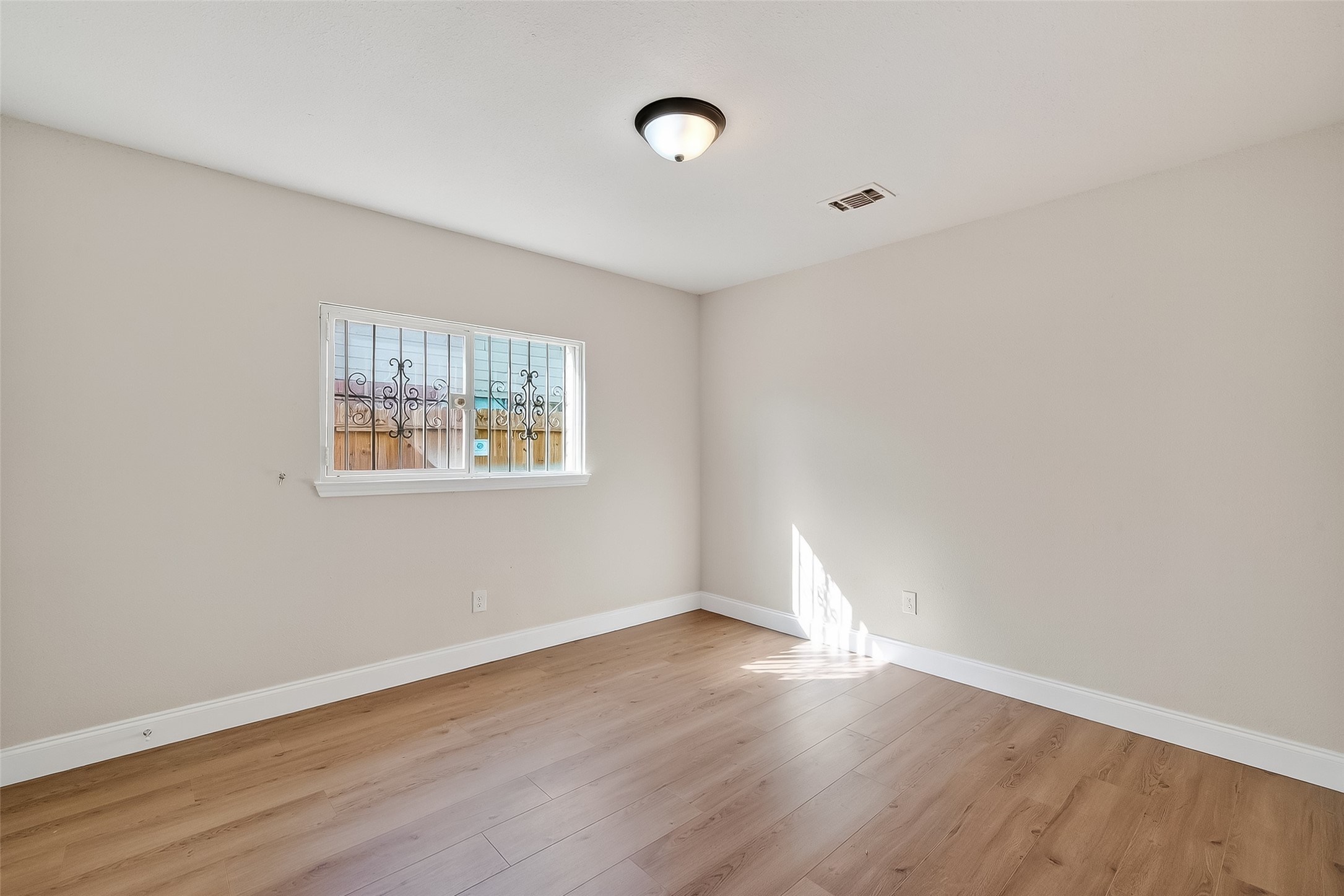 5530 Oak Falls Drive Property Photo 23