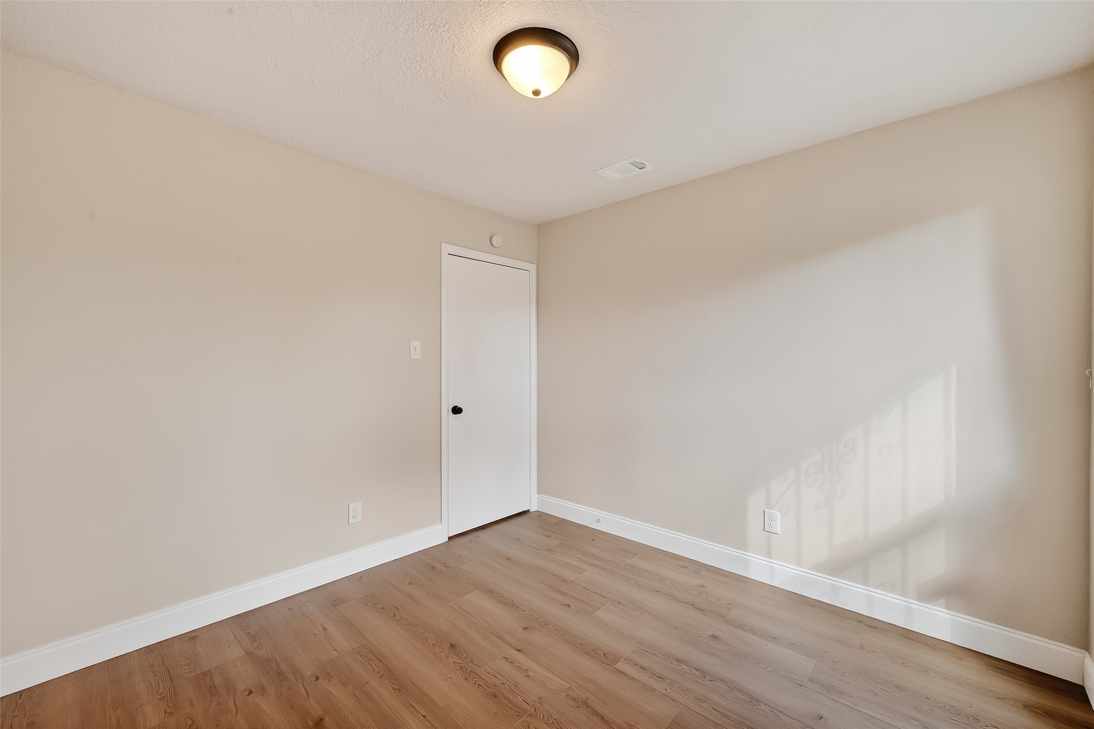 5530 Oak Falls Drive Property Photo 24