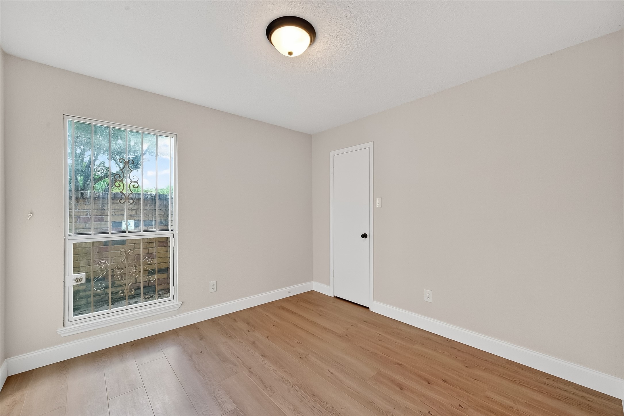 5530 Oak Falls Drive Property Photo 25