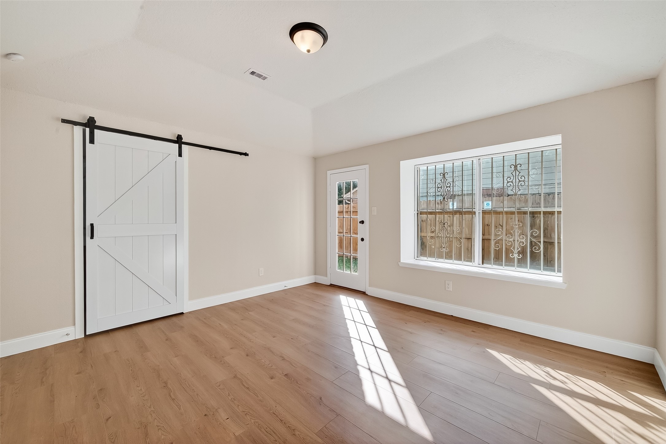 5530 Oak Falls Drive Property Photo 31