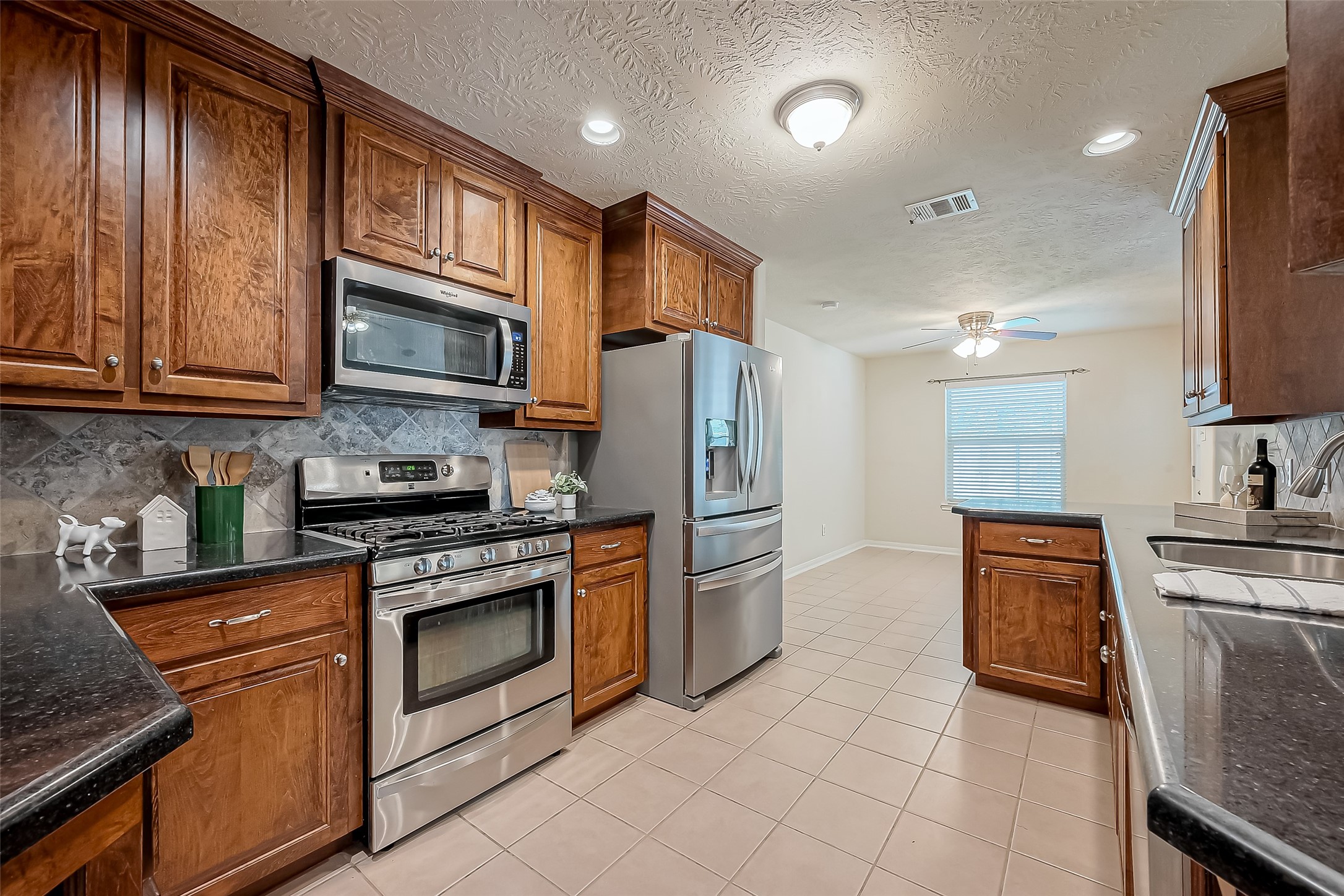 5609 Savannah Woods Lane Property Photo 4