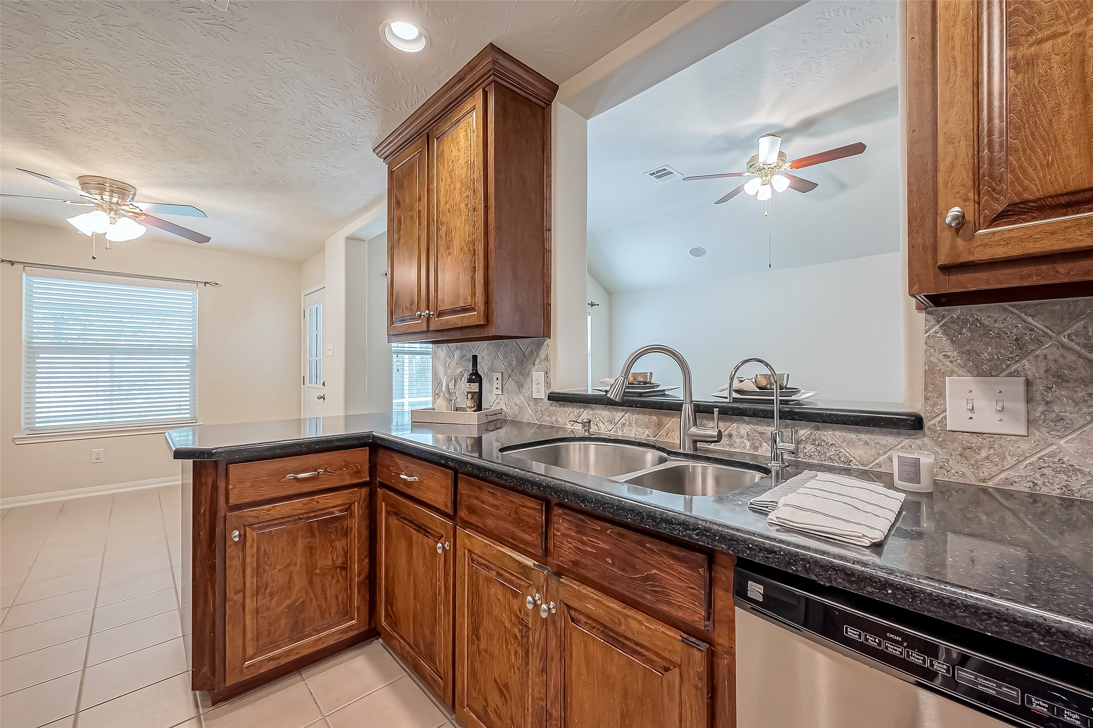 5609 Savannah Woods Lane Property Photo 5