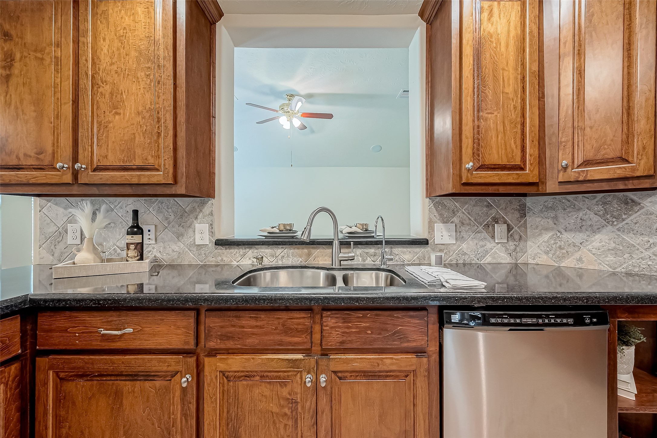 5609 Savannah Woods Lane Property Photo 7