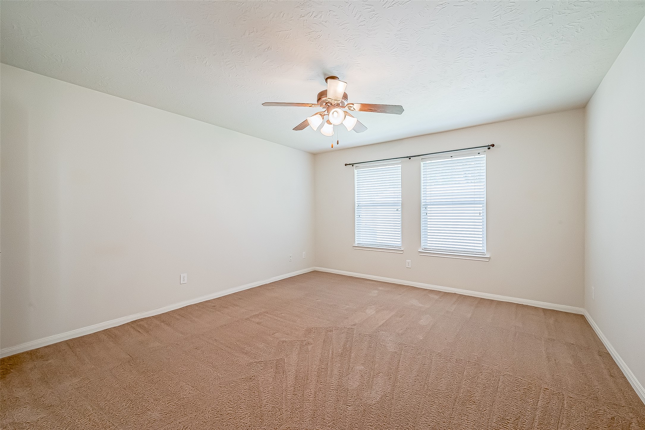 5609 Savannah Woods Lane Property Photo 16
