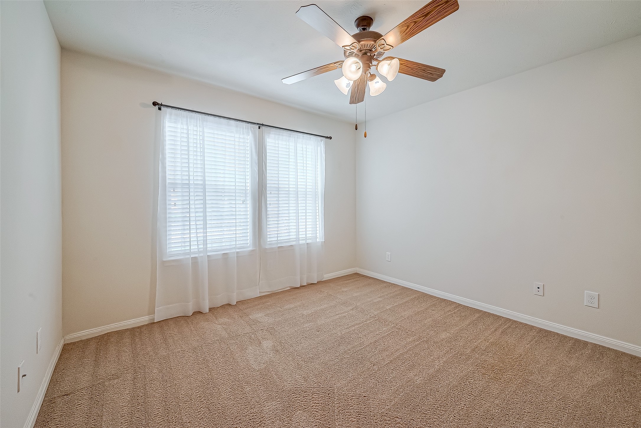 5609 Savannah Woods Lane Property Photo 22